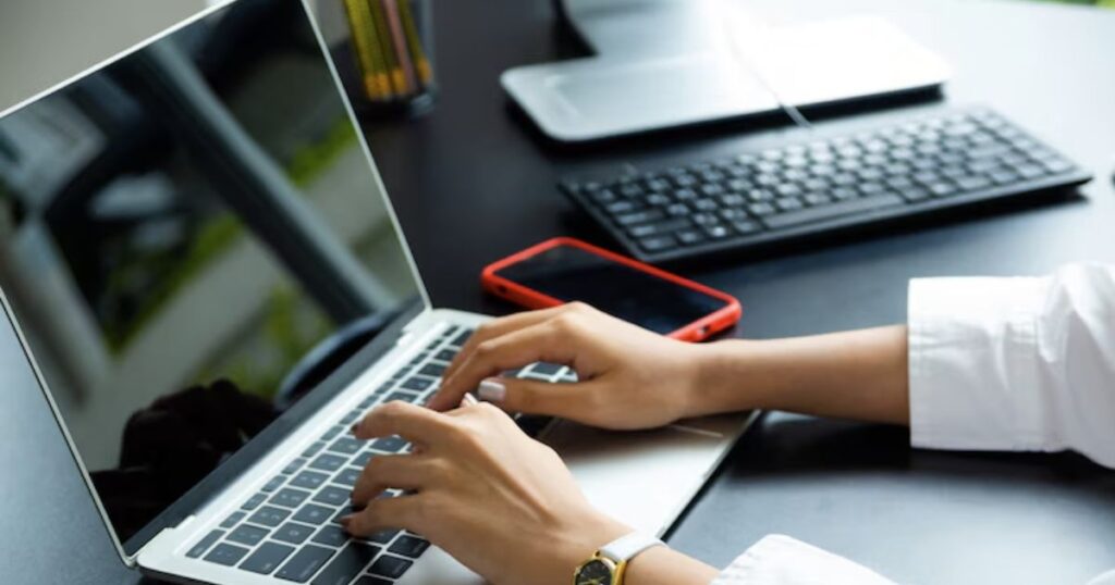 Peralatan kantor laptop