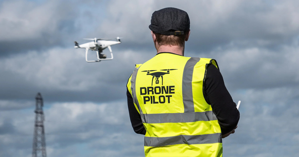 rekomendasi laptop untuk pilot drone