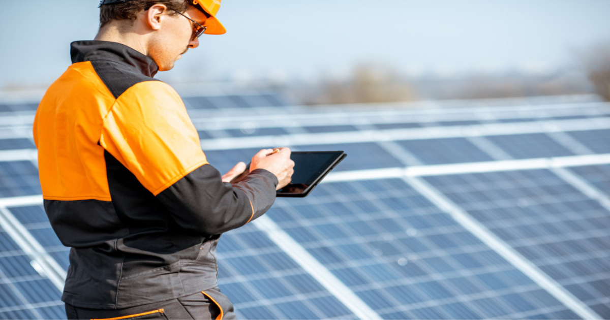 Apa itu Solar Panel Inspection: Seberapa sering inspeksi wajib dilakukan?