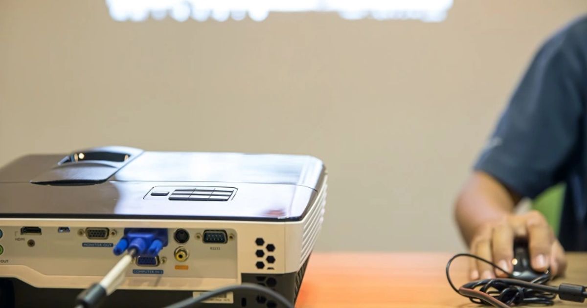 Cara Menyambungkan Laptop ke Proyektor