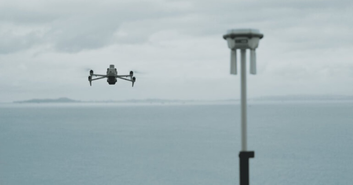 DJI D-RTK 3 Multifunctional Station - Kendalikan dengan Controller