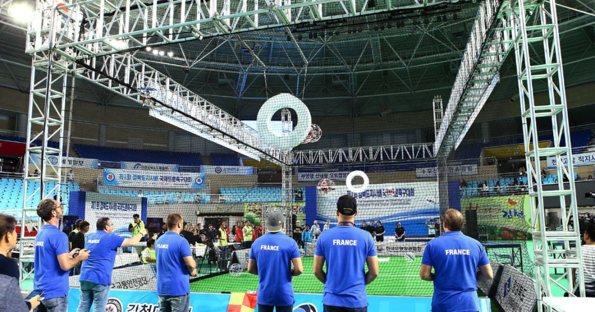 kompetisi drone soccer