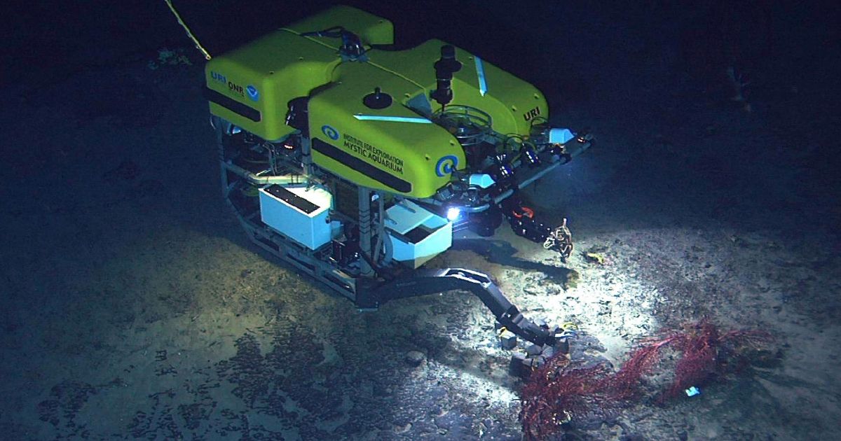 Robot Penyelamat Bawah Air (ROV – Remotely Operated Vehicle)